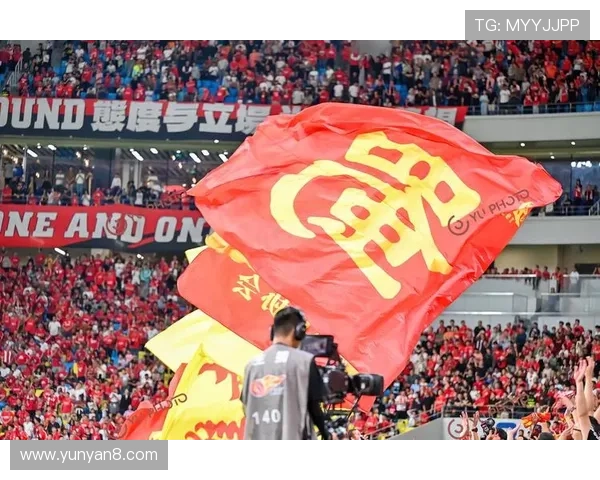 足球之夜 成都蓉城的主场情怀与真挚热爱再燃激情 足球之夜 成都蓉城的主场情怀与真挚热爱再燃激情