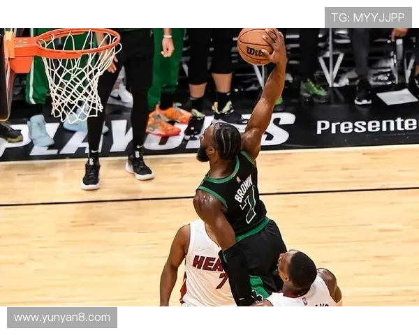 布朗砍35分助攻5次普理查德爆发18分绿军轻取奇才送其6连败