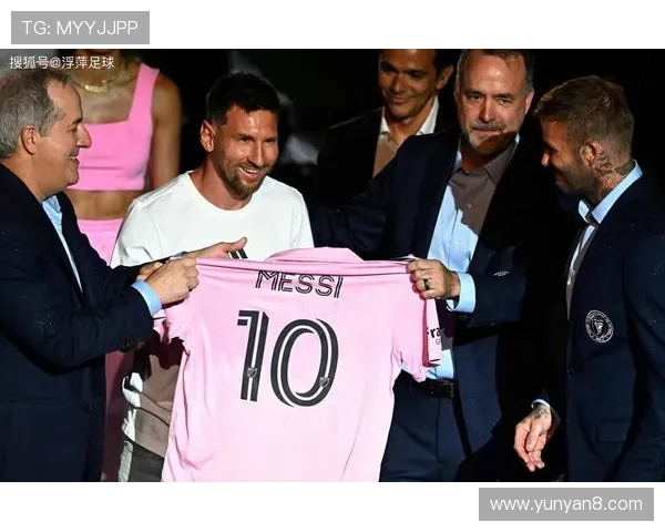 迈阿密国际全队合照亮相布斯克茨与阿尔巴成为焦点C位球员